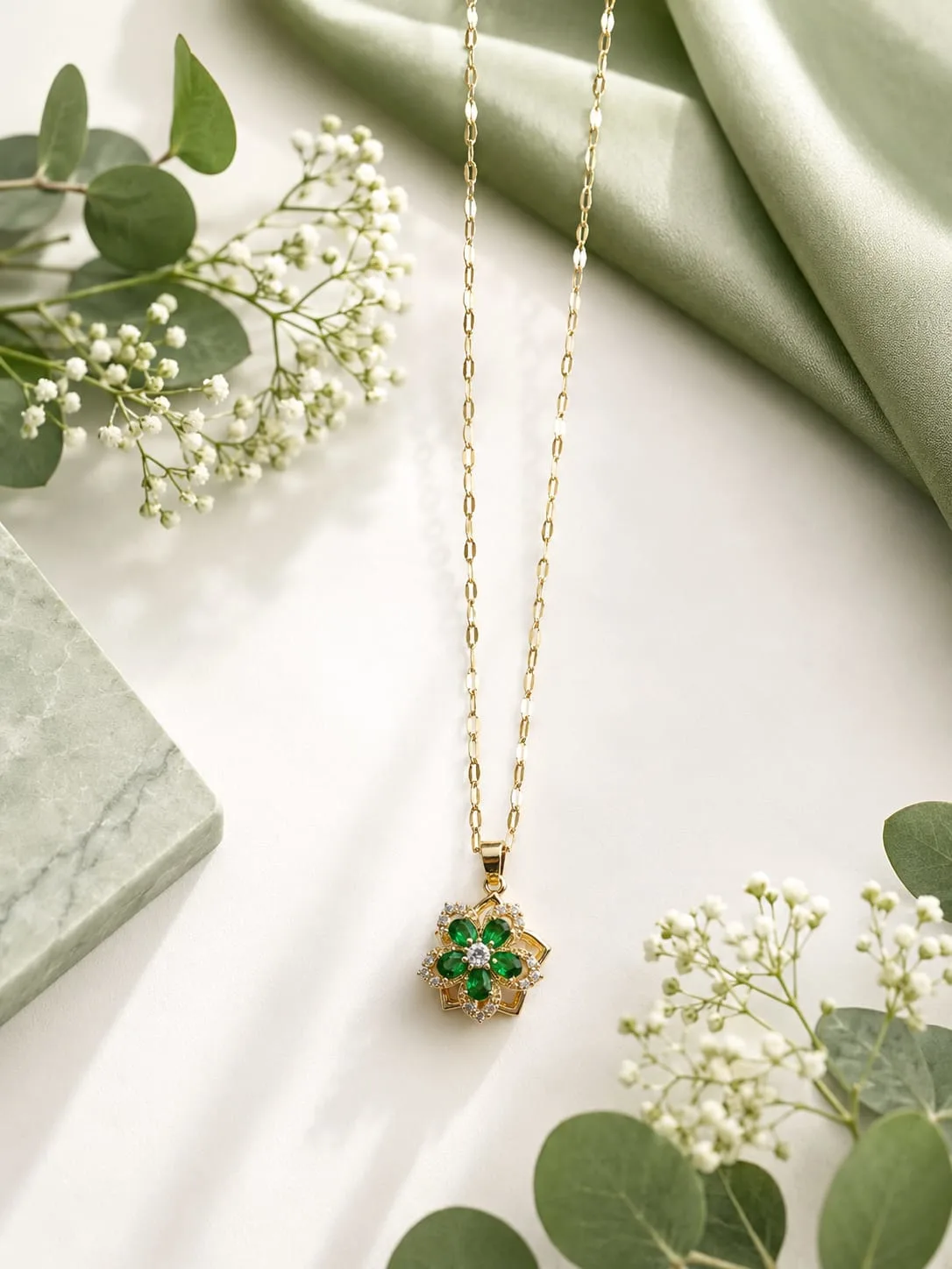Collier Émeraude Rotation trèfle